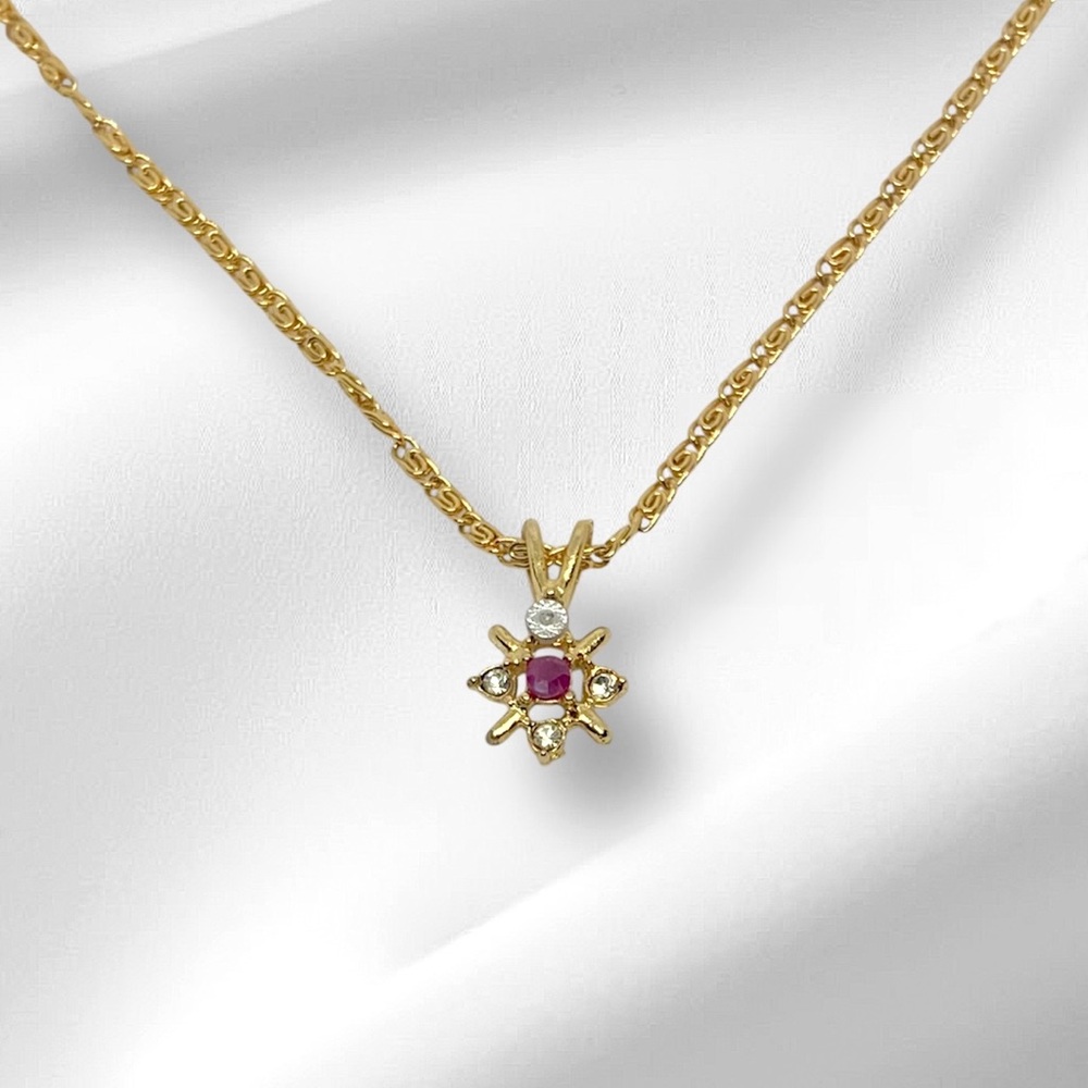 🕸️Radiant Christmas Star Gold Tone Pendant Necklace